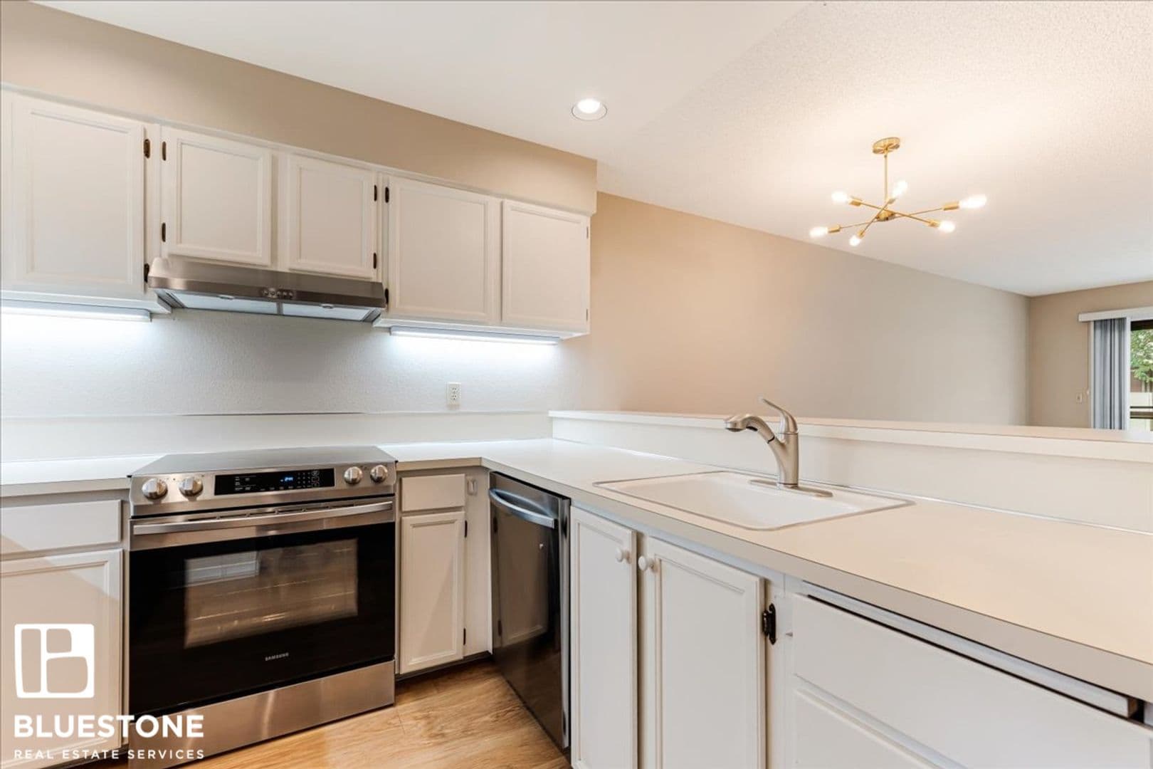 Portland House: 5150 S Landing Drive #205B2