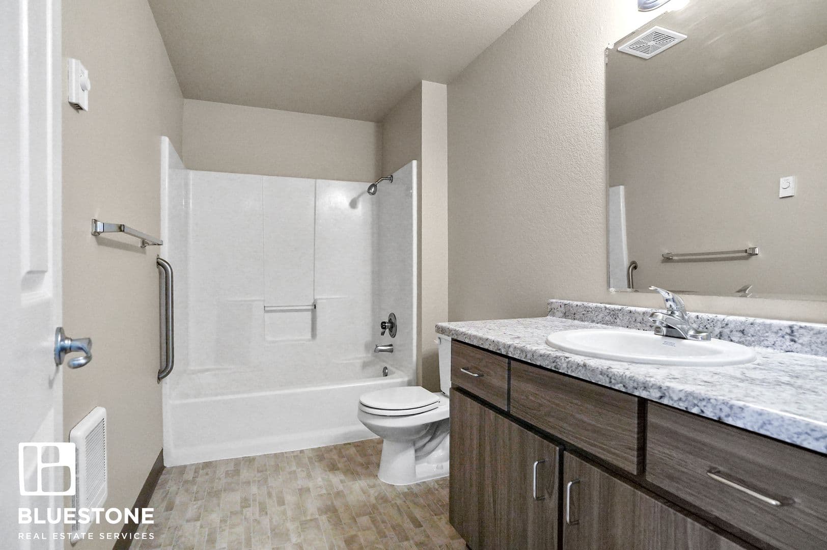Keizer Apartment: 208 Lakepoint Place N