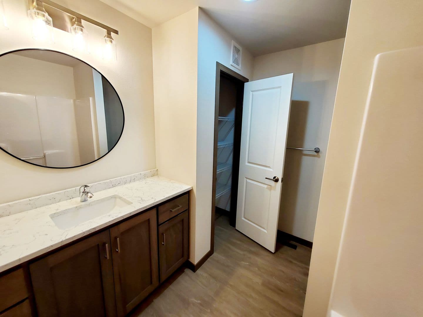 Bismarck Apartment: 4450 Cumberland Loop