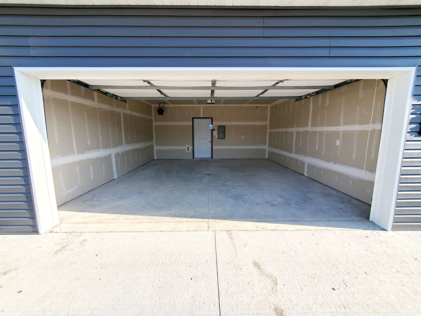 Bismarck Apartment: 4450 Cumberland Loop