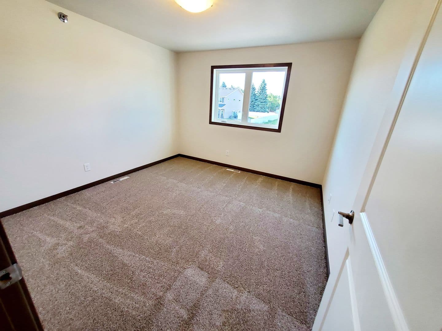 Bismarck Apartment: 4450 Cumberland Loop