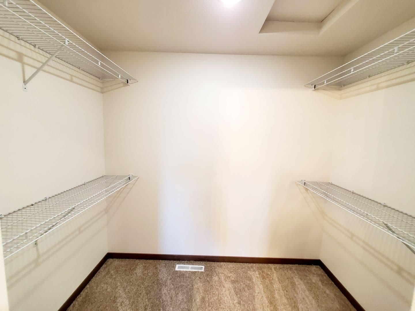 Bismarck Apartment: 4450 Cumberland Loop