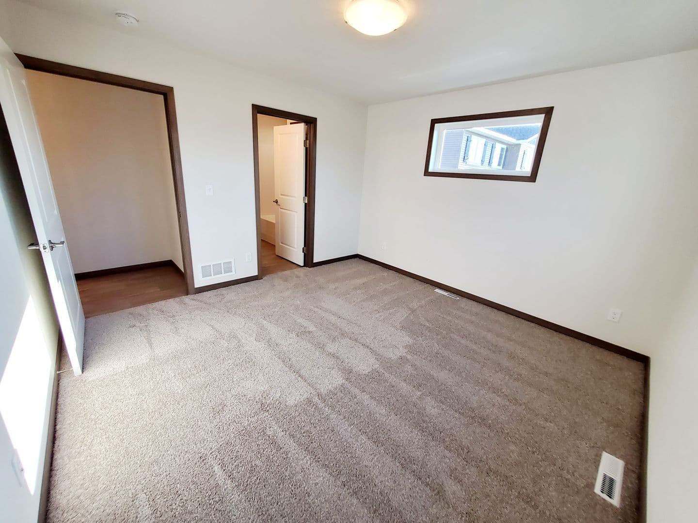 Bismarck Apartment: 4450 Cumberland Loop