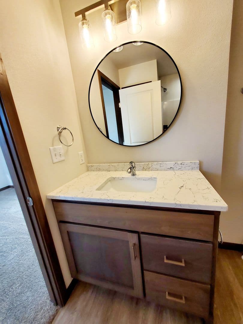 Bismarck Apartment: 4450 Cumberland Loop