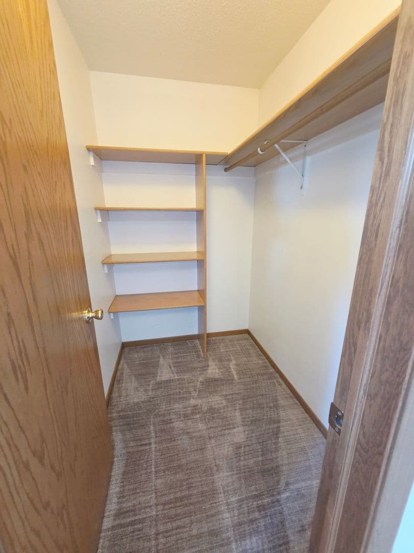 Mandan Apartment: 1909 Kyle Lane NW