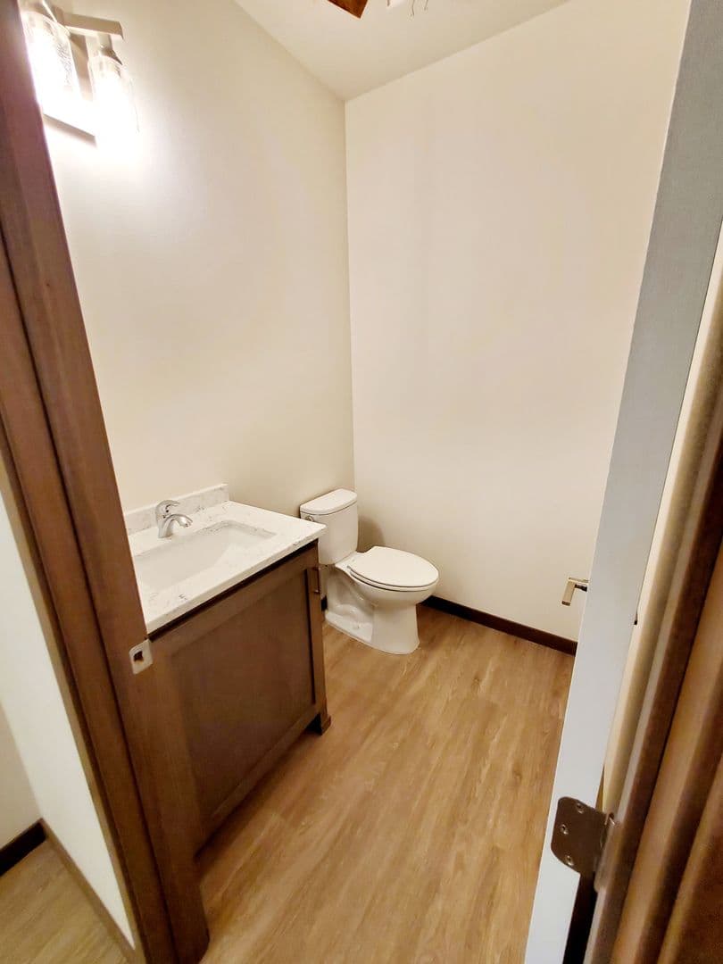 Bismarck Apartment: 4450 Cumberland Loop