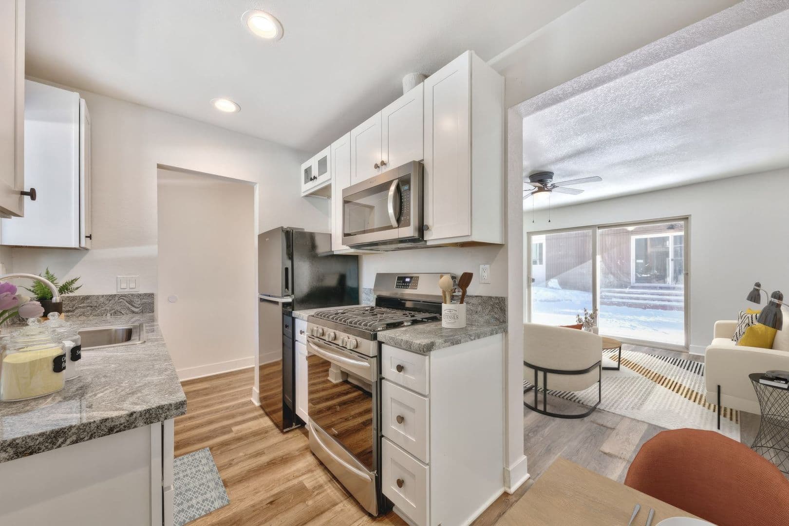 South Lake Tahoe Apartment: 3728 Primrose Ave & 1053 Moss Rd