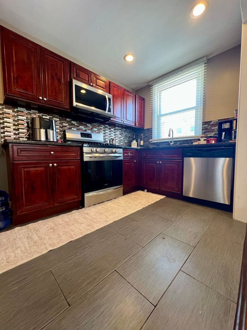 Lansdowne Townhome: 317 Barker Ave