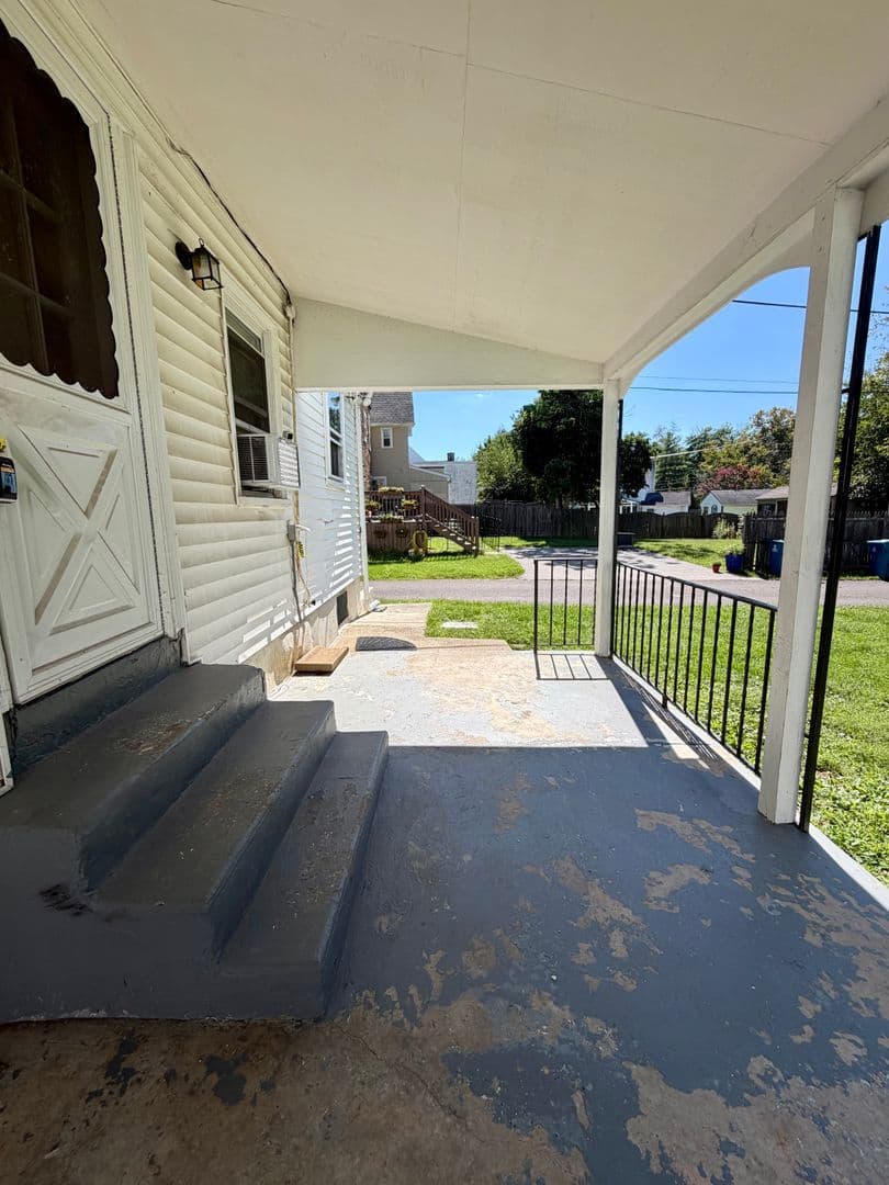 Blue Bell House: 1014 Trewellyn Ave