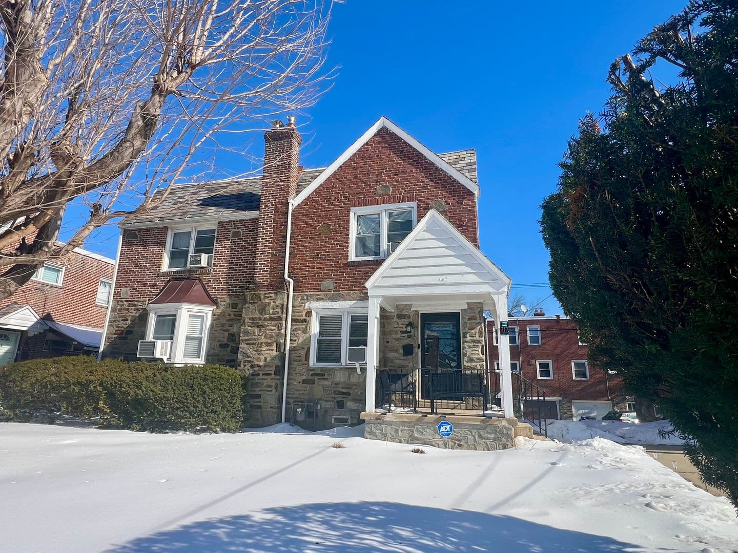 Lansdowne Townhome: 317 Barker Ave