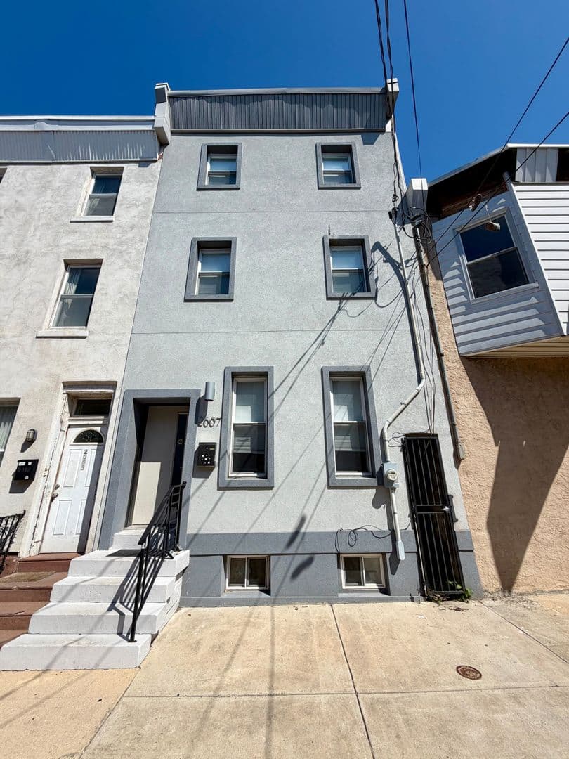 Philadelphia House: 2007 E York St