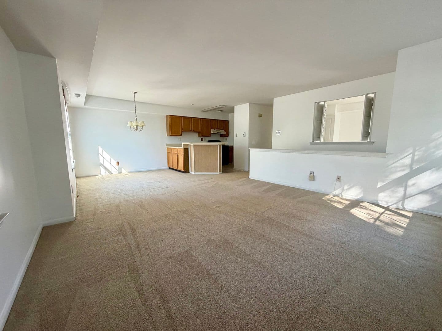 Newtown House: 32 Everett Dr