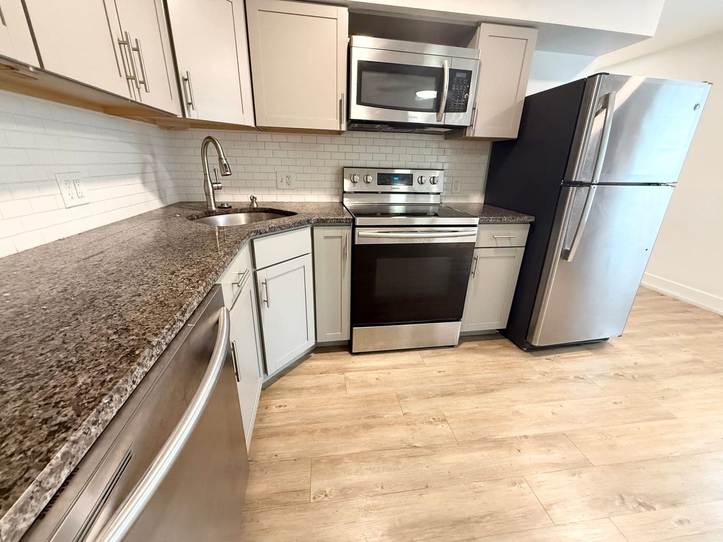 Norristown Apartment: 221 W Main St