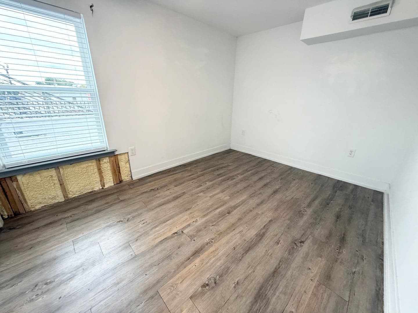 Norristown Apartment: 221 W Main St