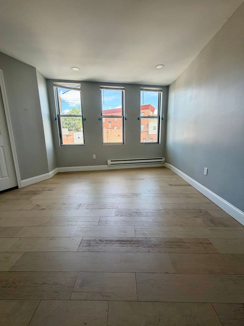 Philadelphia Apartment: 1247 Snyder Ave