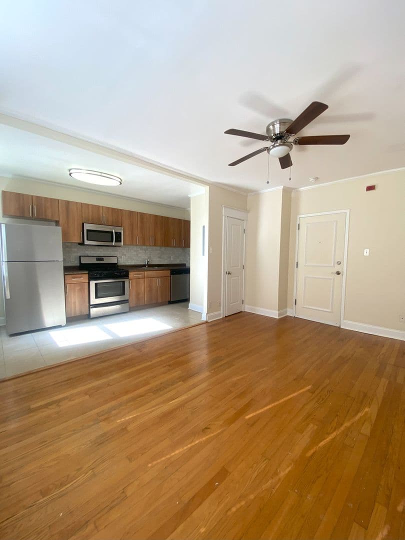 Philadelphia Apartment: 437 W School House Ln