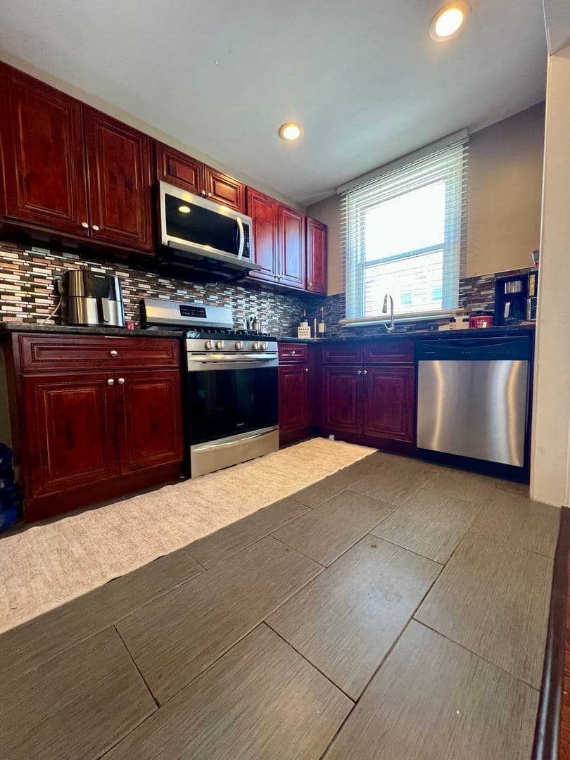 Lansdowne Townhome: 317 Barker Ave