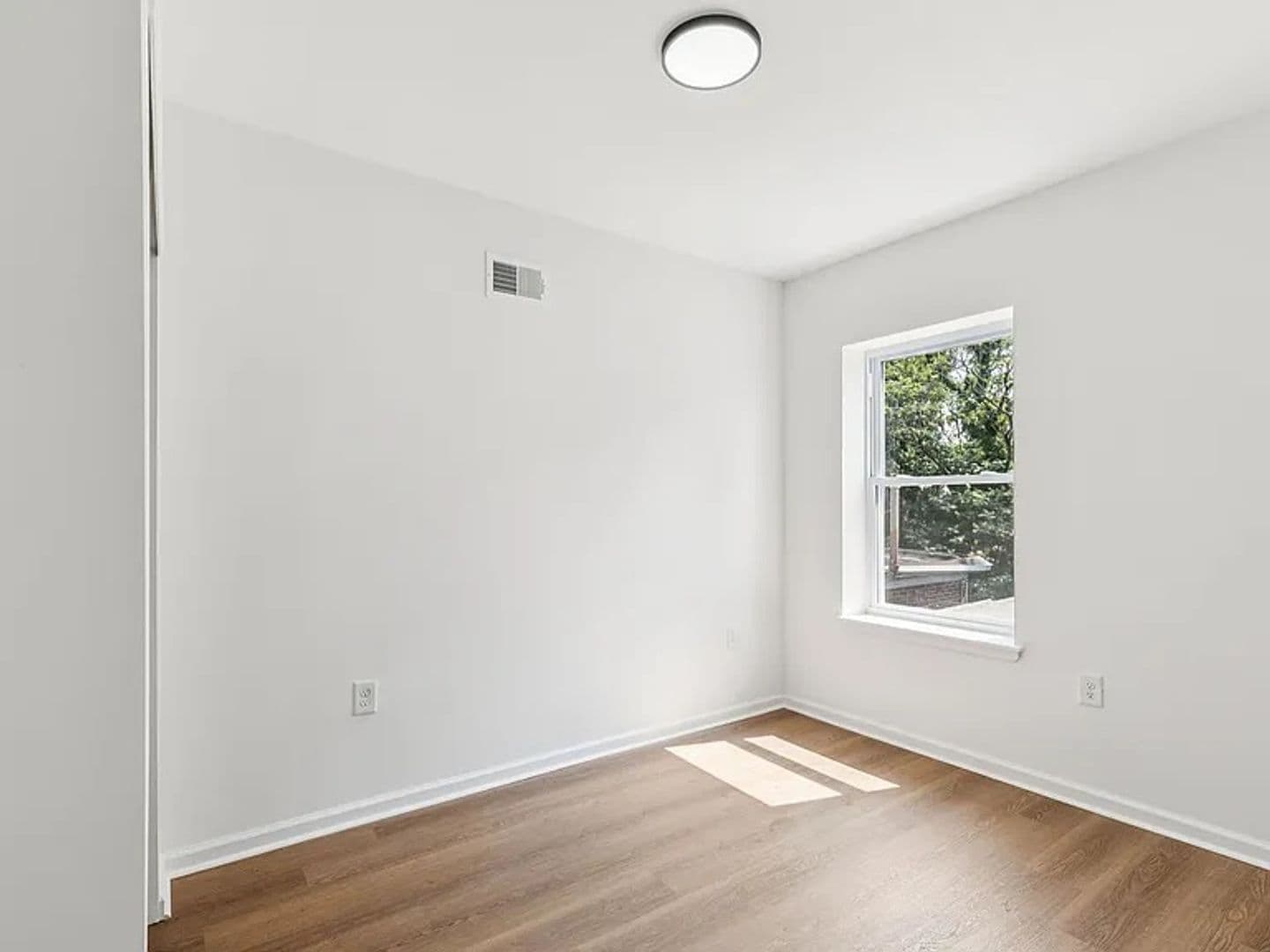 Philadelphia Apartment: 7 N 50th St