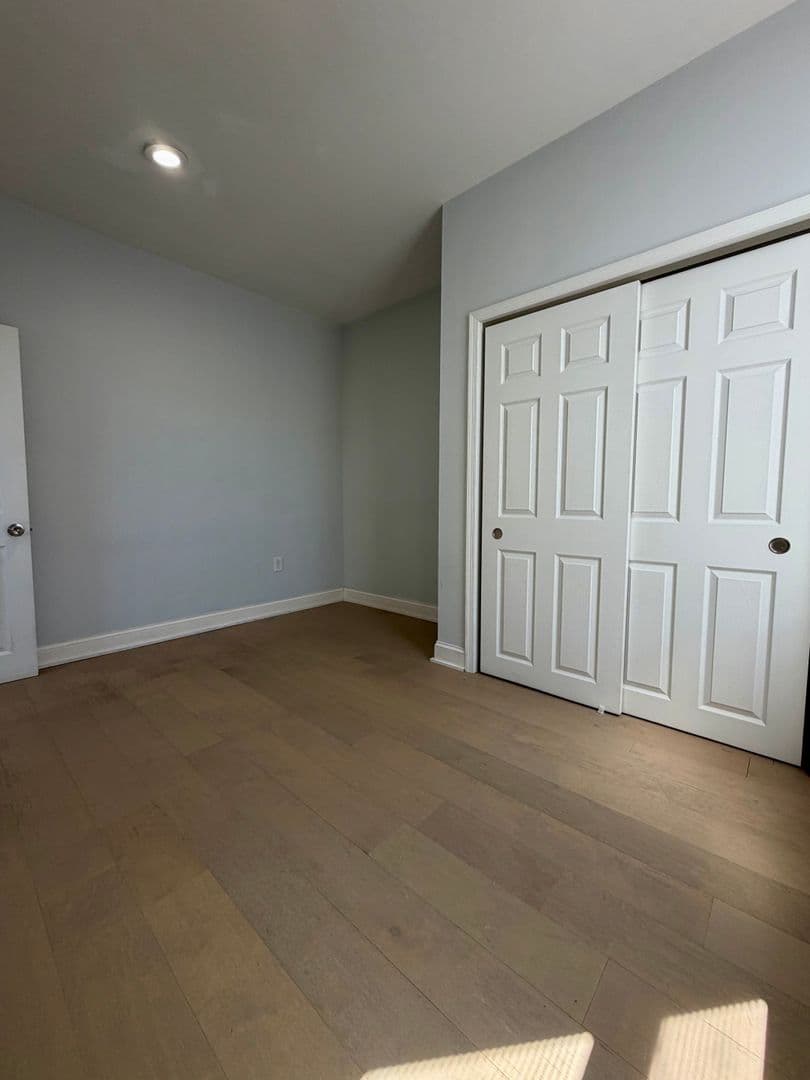 Philadelphia Apartment: 1247 Snyder Ave