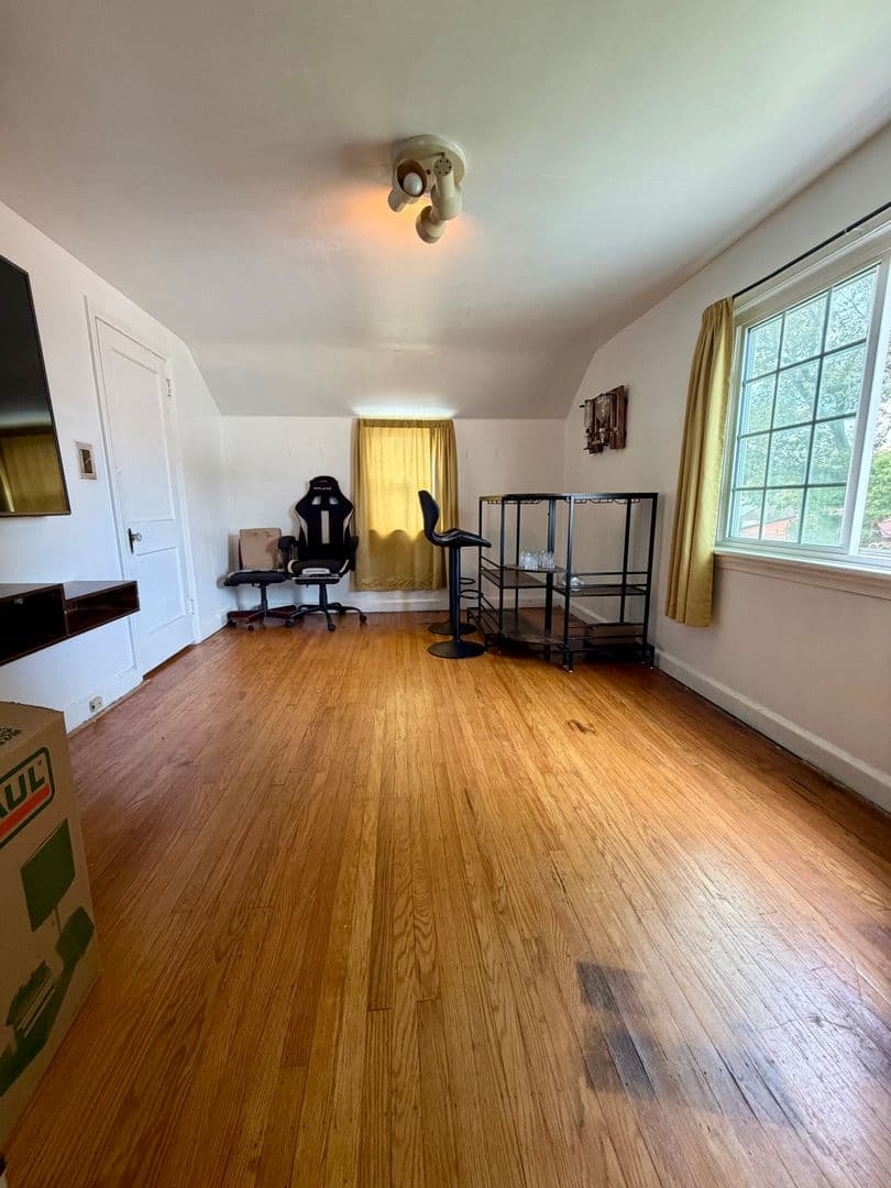 Philadelphia House: 6522 N American St
