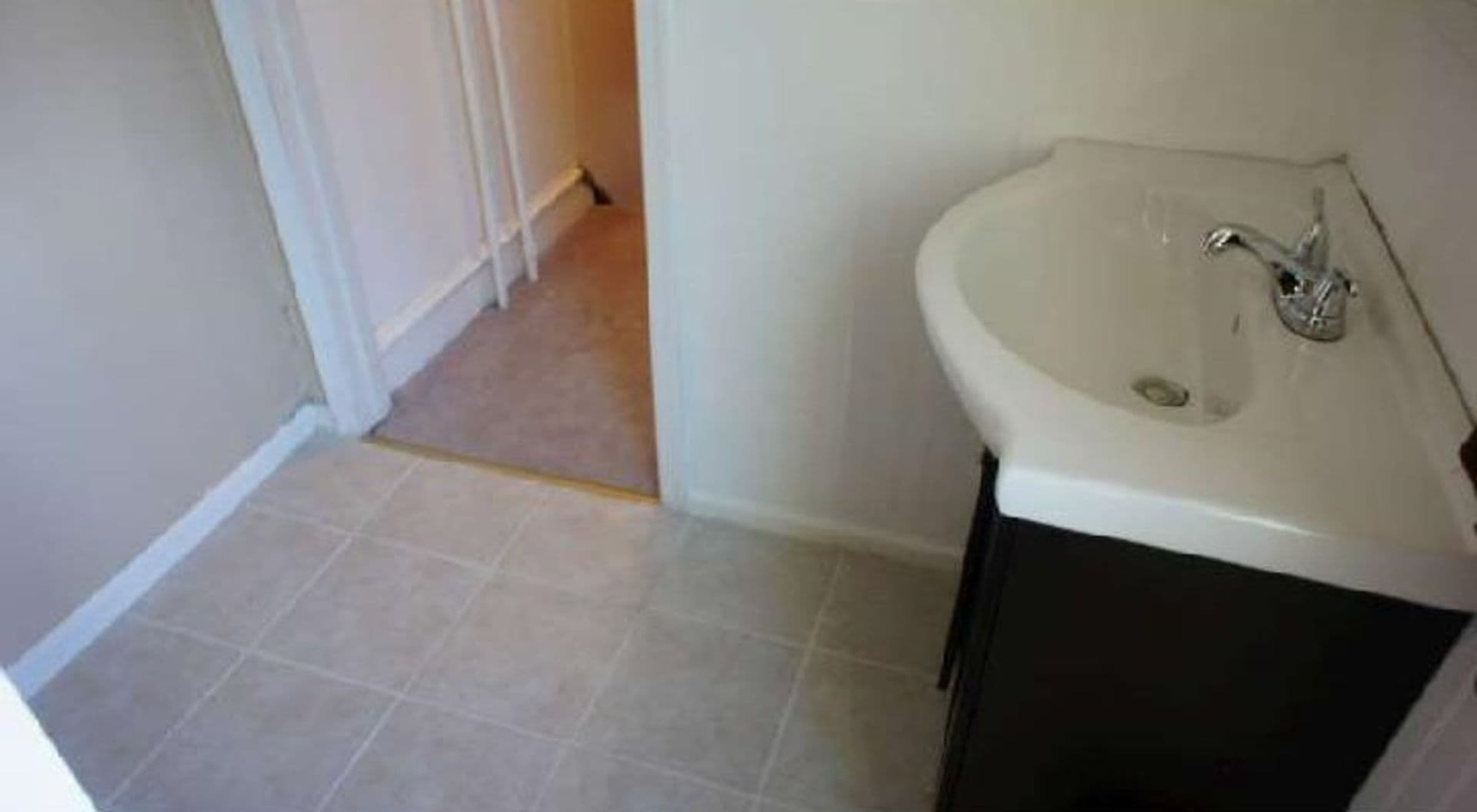 Philadelphia Townhome: 128 Jamestown Ave