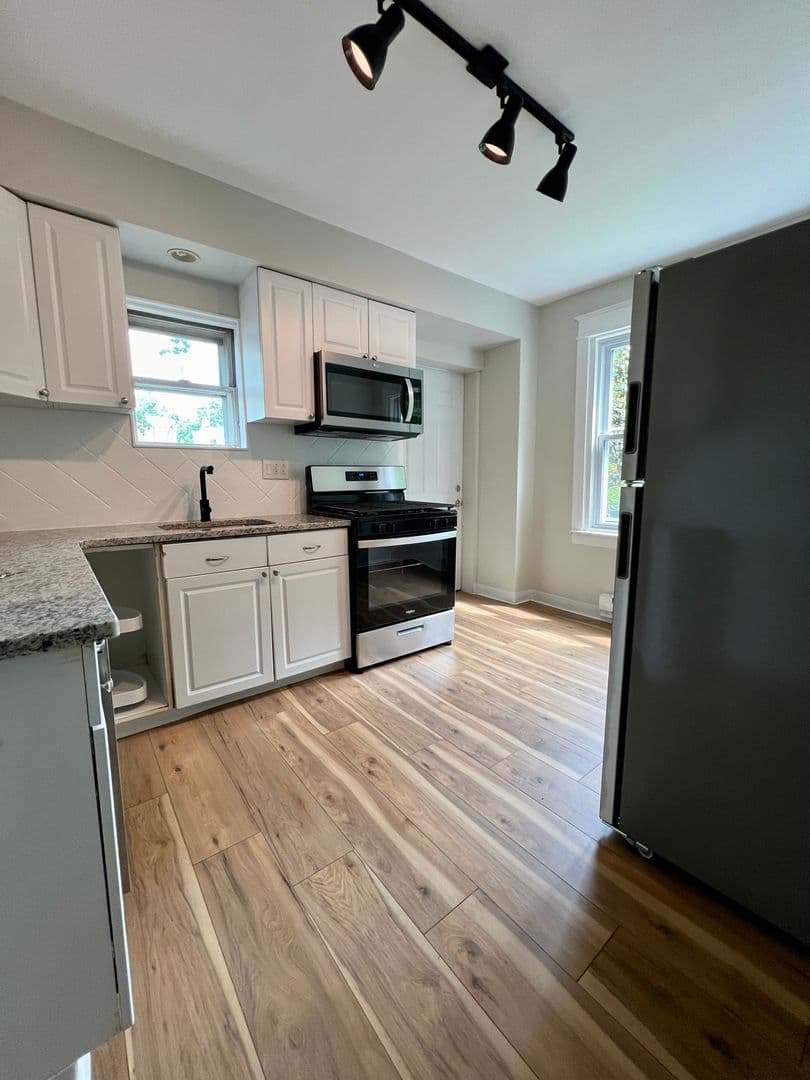 Collingdale Townhome: 13 Kern St