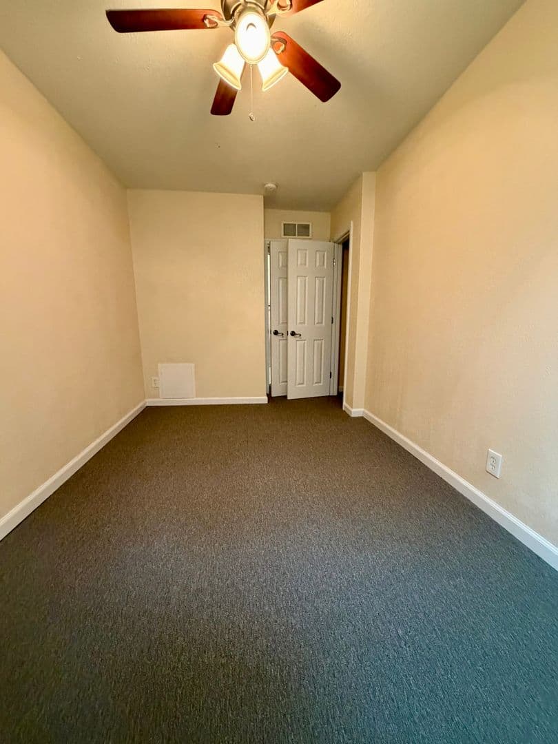 Philadelphia House: 1668 E Walnut Ln