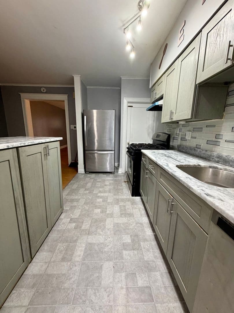 Philadelphia House: 7207 Sommers Rd