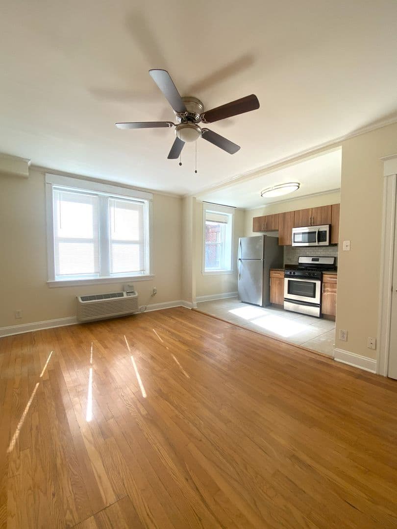 Philadelphia Apartment: 437 W School House Ln