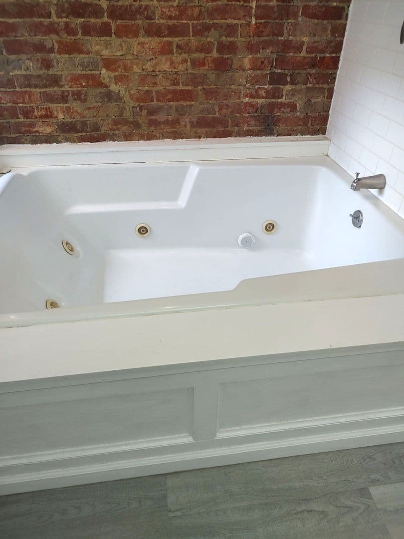 Philadelphia Apartment: 1003 S 13th St
