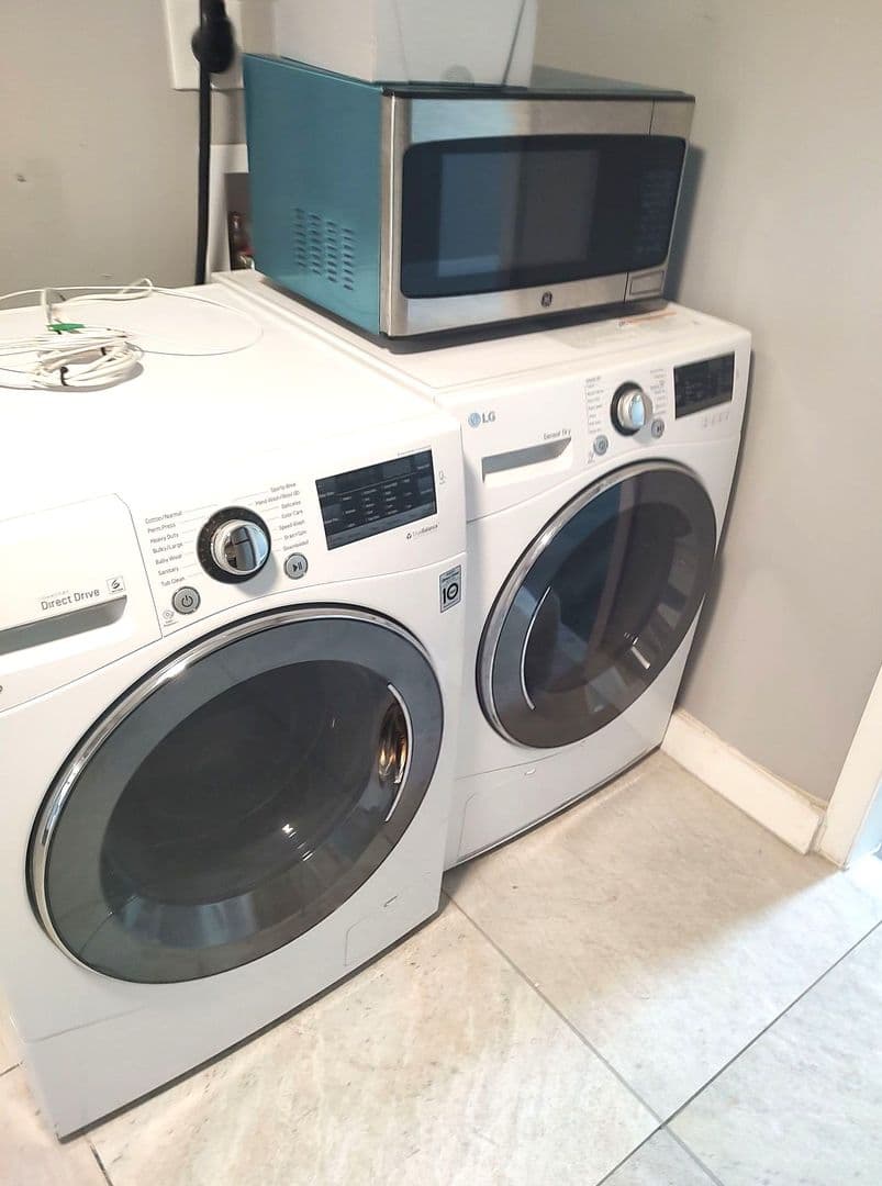 Philadelphia Apartment: 1003 S 13th St