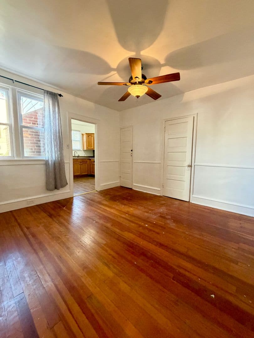 Collingdale House: 7 Rhodes Ave
