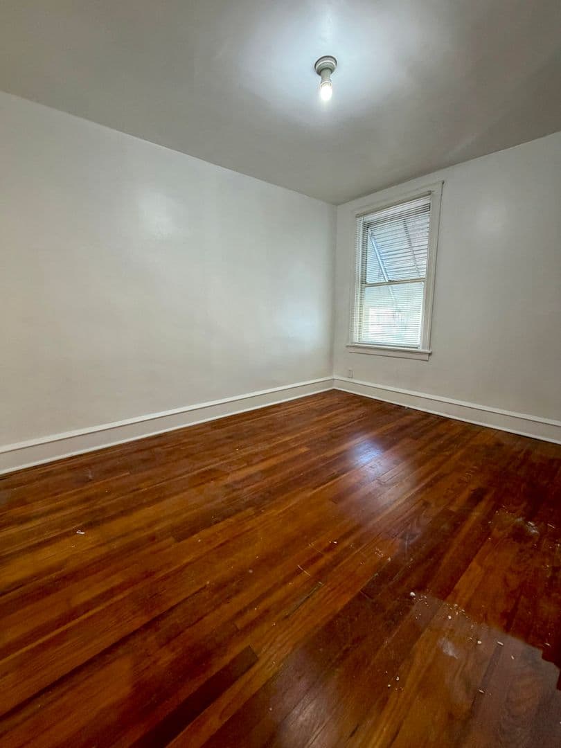 Collingdale House: 7 Rhodes Ave