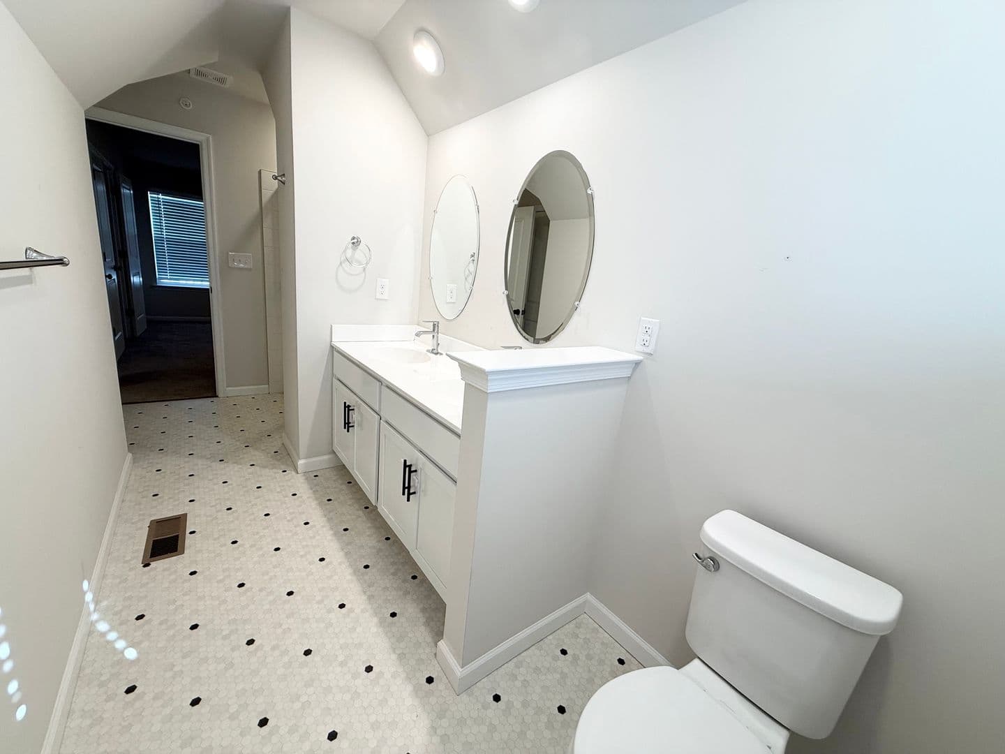 Norristown House: 230 Honey Ln