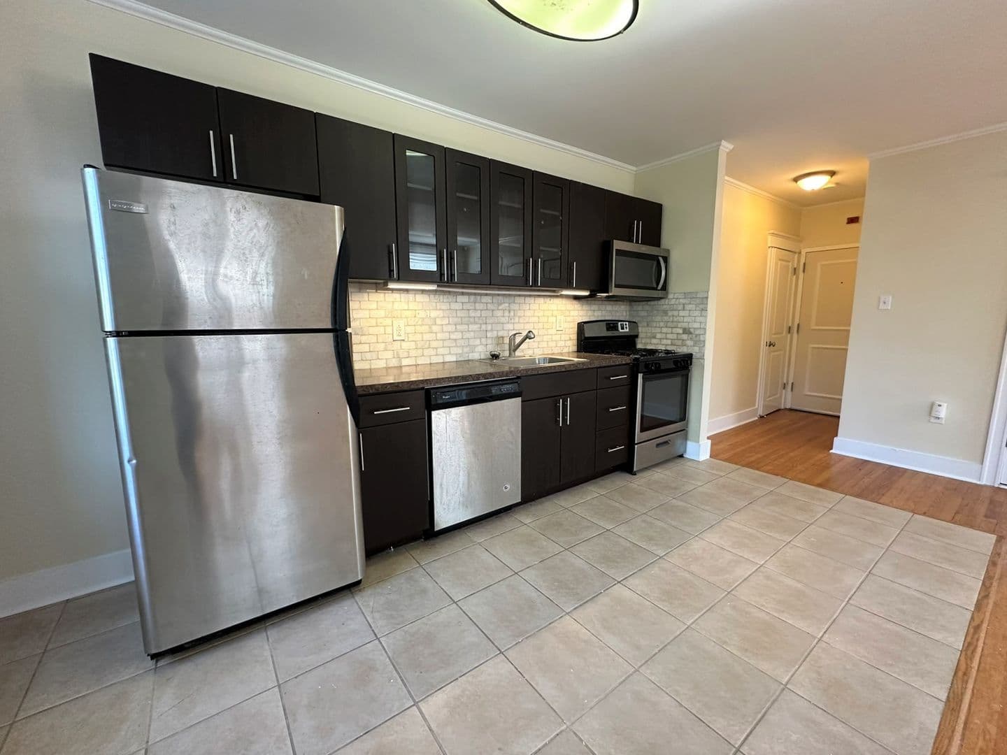 Philadelphia Apartment: 437 W School House Ln