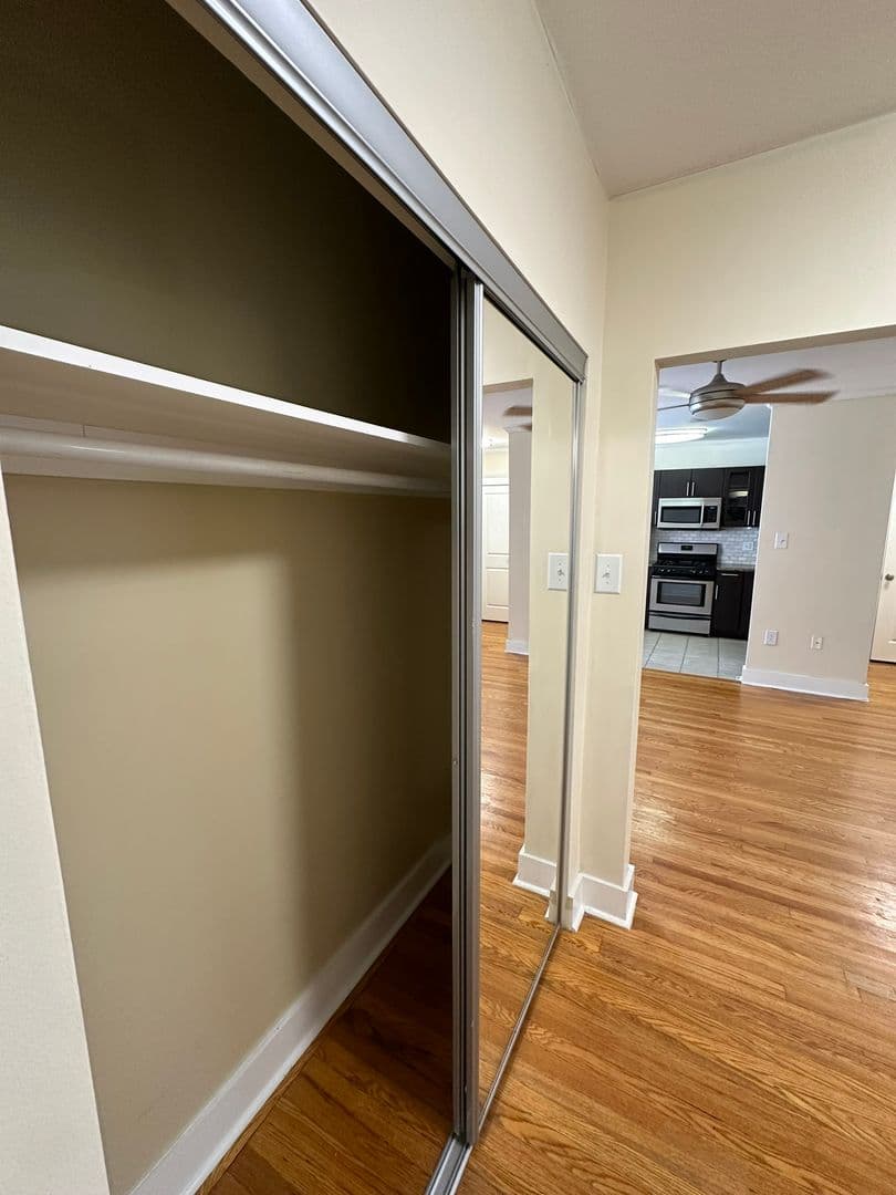 Philadelphia Apartment: 437 W School House Ln