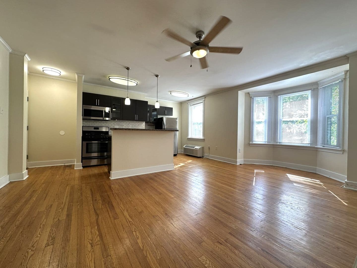 Philadelphia Apartment: 437 W School House Ln