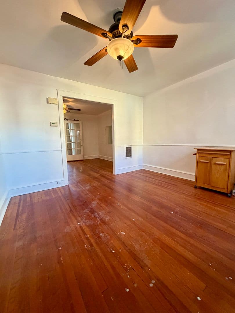 Collingdale House: 7 Rhodes Ave