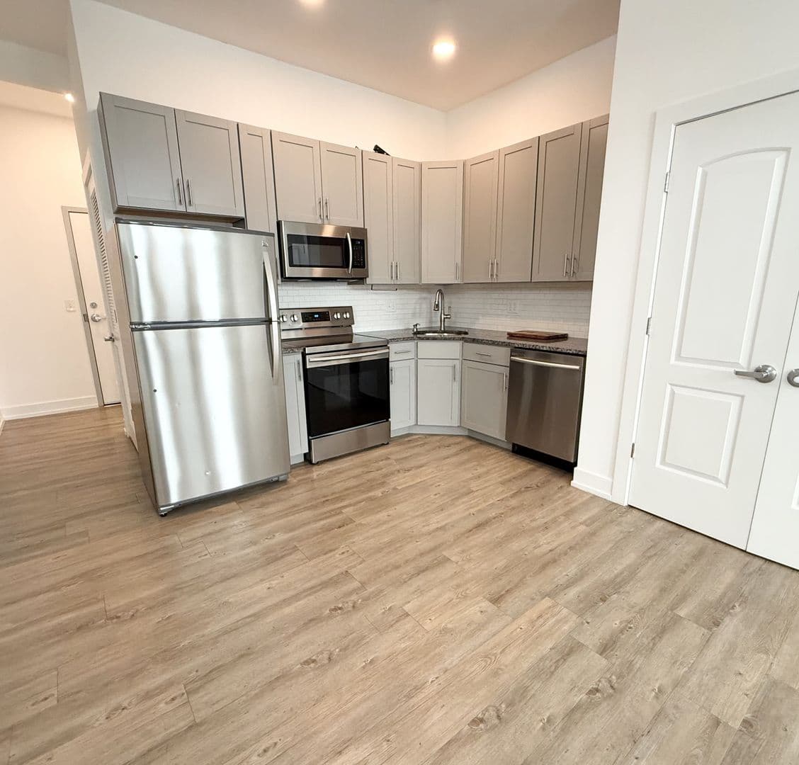 Norristown Apartment: 221 W Main St