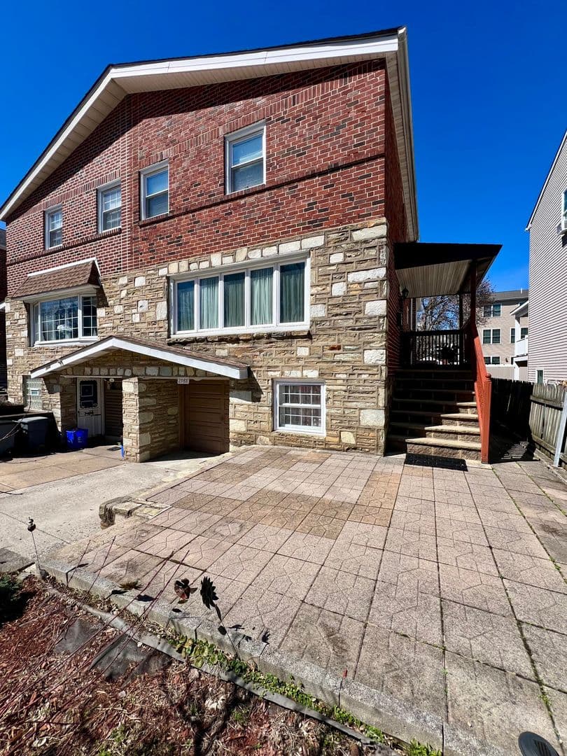 Philadelphia Townhome: 2988 Welsh Rd