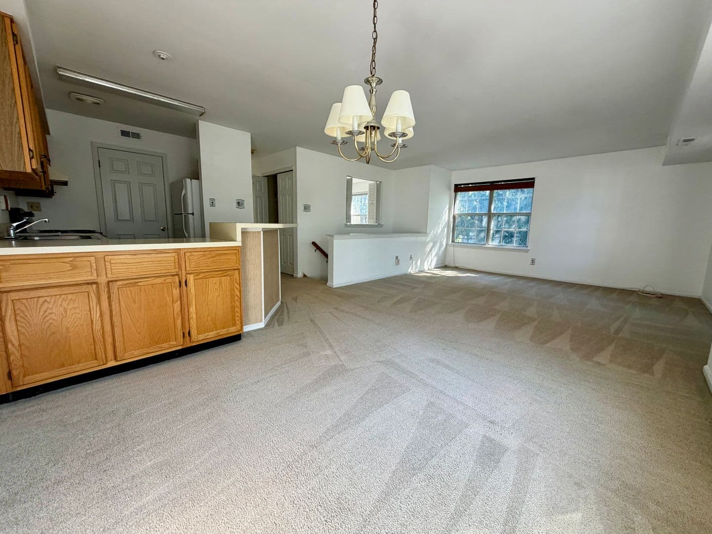 Newtown House: 32 Everett Dr