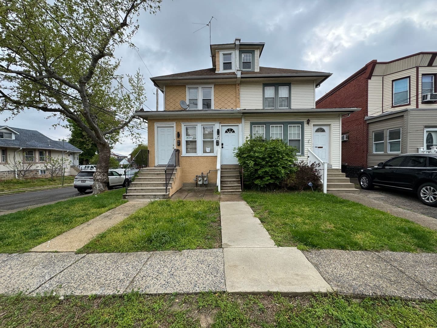 East Lansdowne Condo: 171 Lewis Ave - Unit B