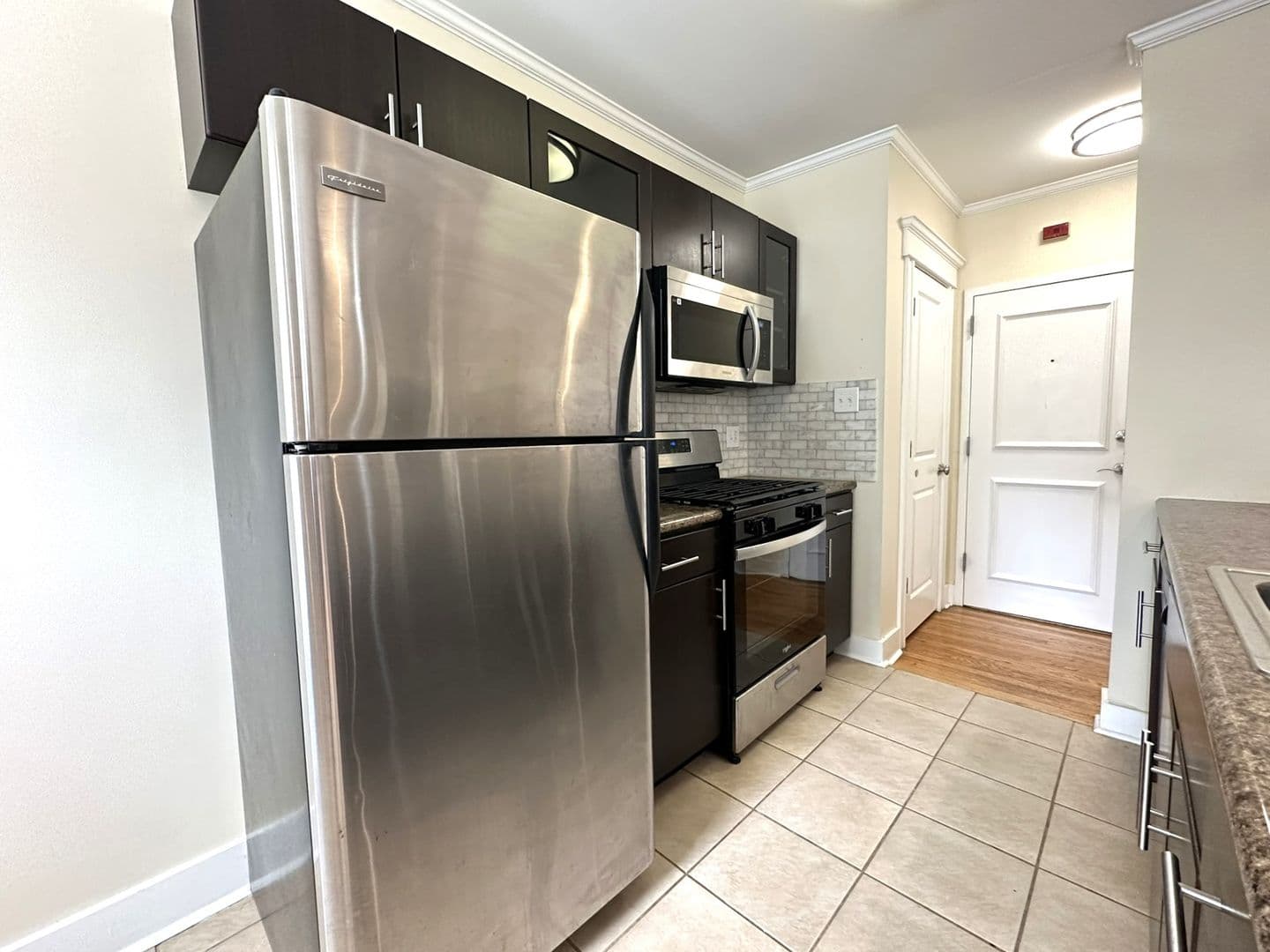 Philadelphia Apartment: 437 W School House Ln