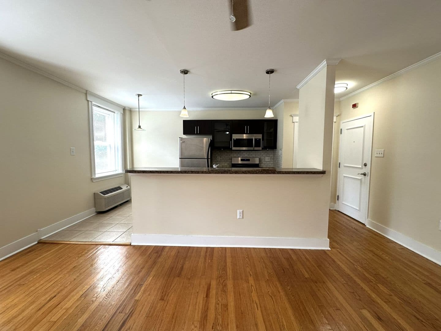 Philadelphia Apartment: 437 W School House Ln