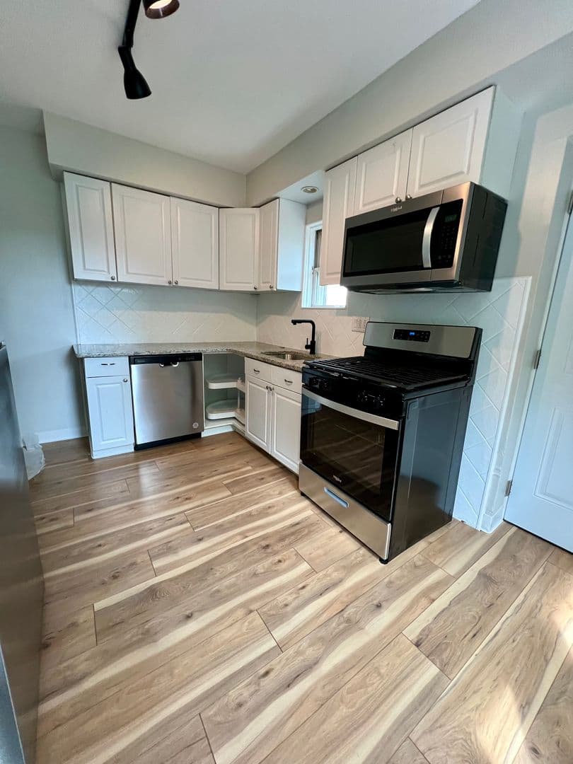 Collingdale Townhome: 13 Kern St