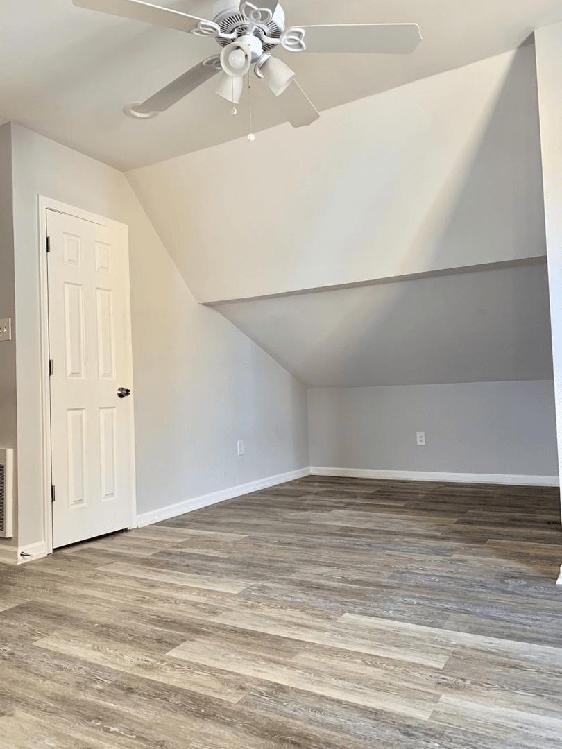 Philadelphia Apartment: 133 E Roosevelt Blvd