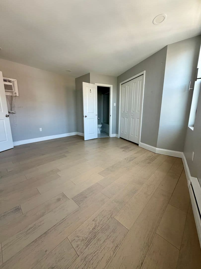 Philadelphia Apartment: 1247 Snyder Ave