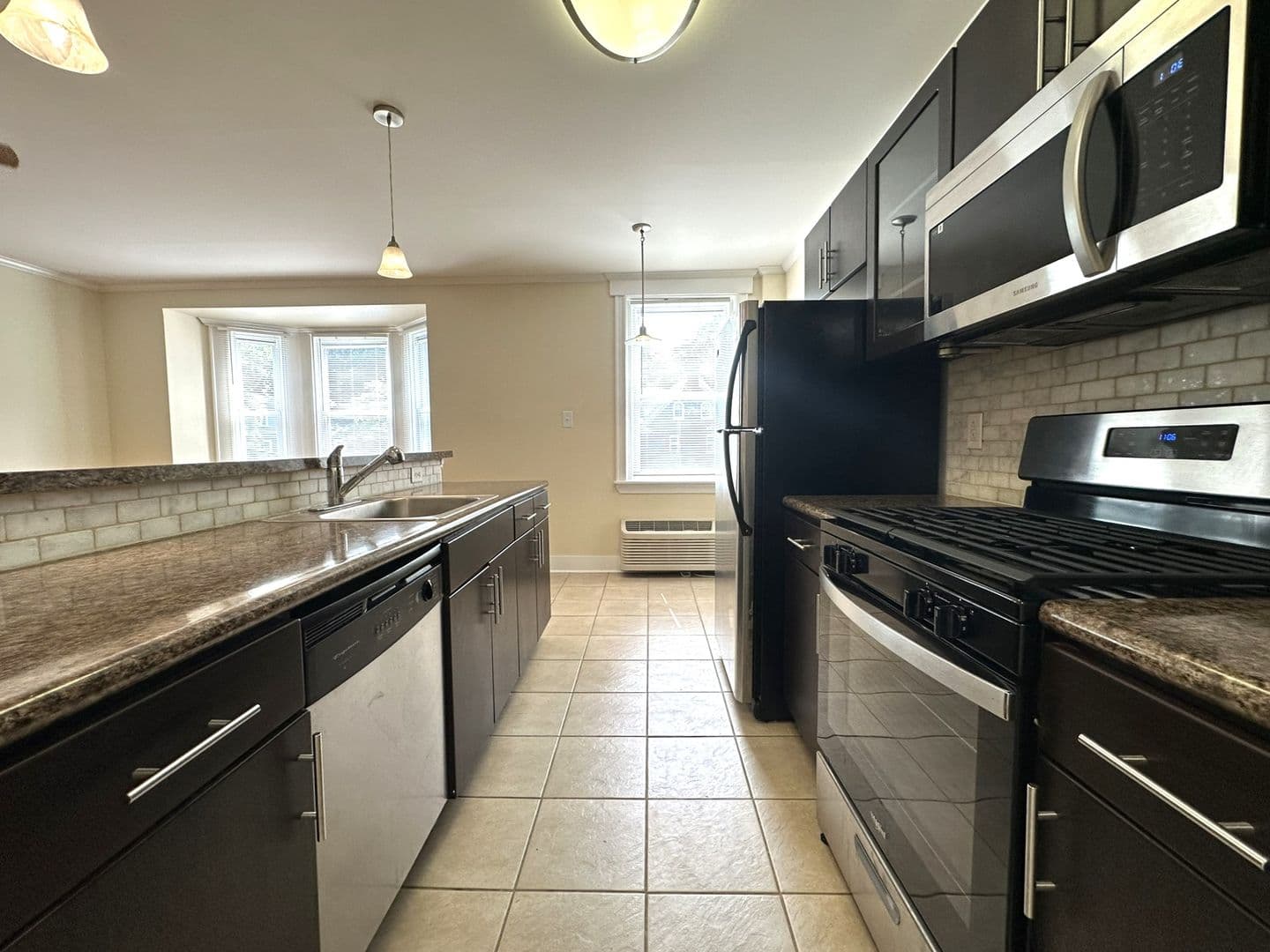 Philadelphia Apartment: 437 W School House Ln
