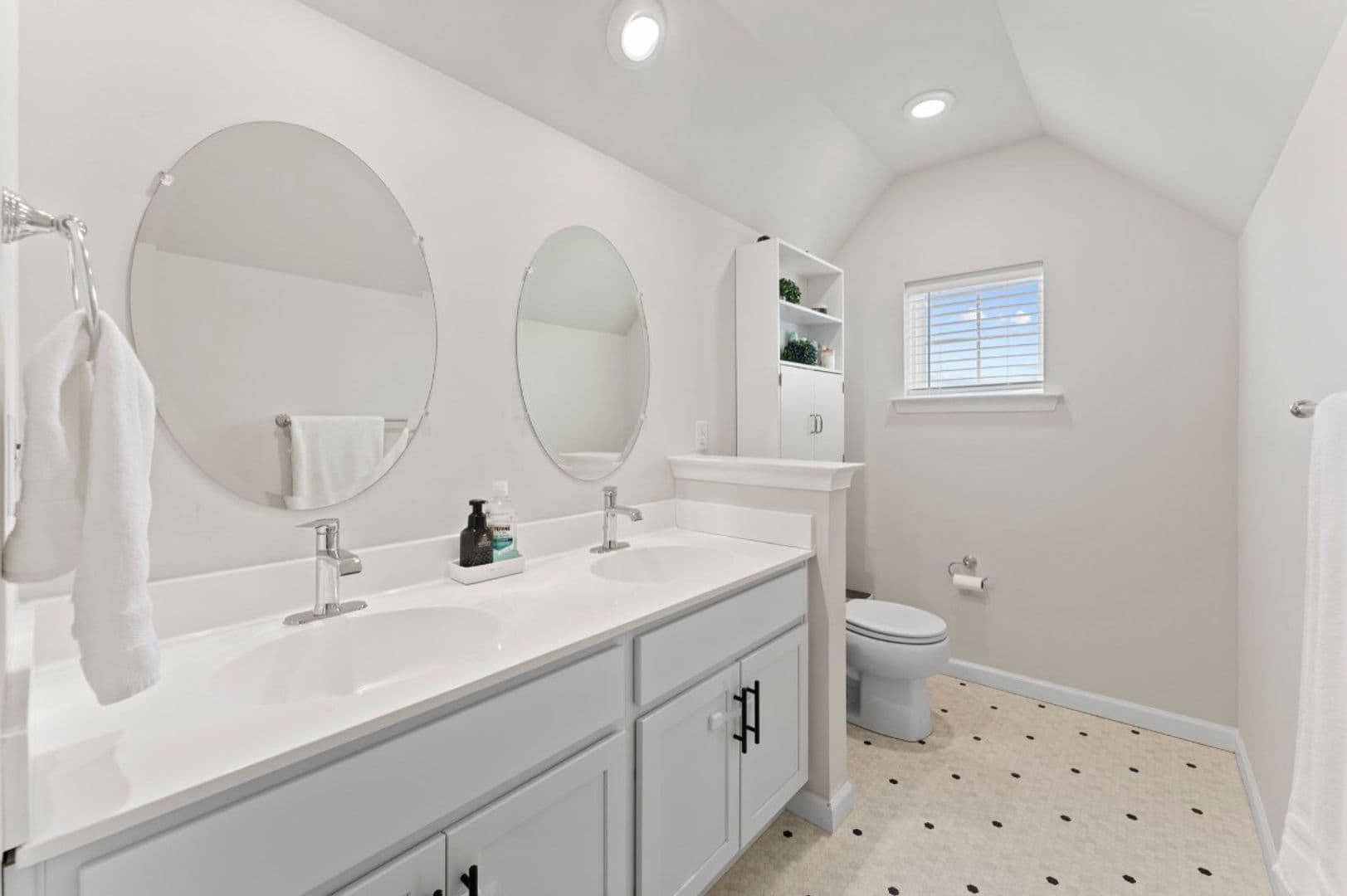 Norristown House: 230 Honey Ln