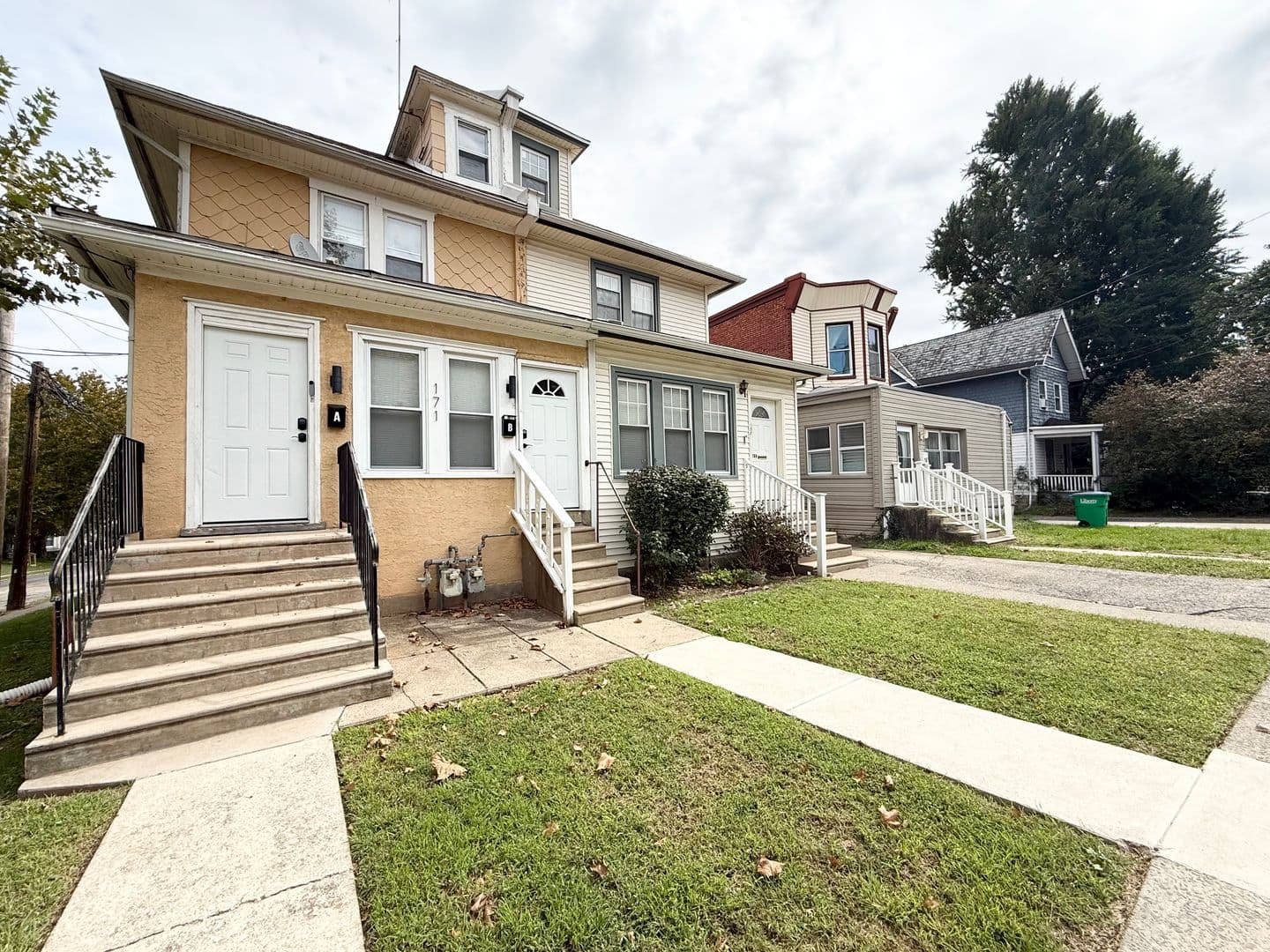 East Lansdowne Condo: 171 Lewis Ave - Unit B
